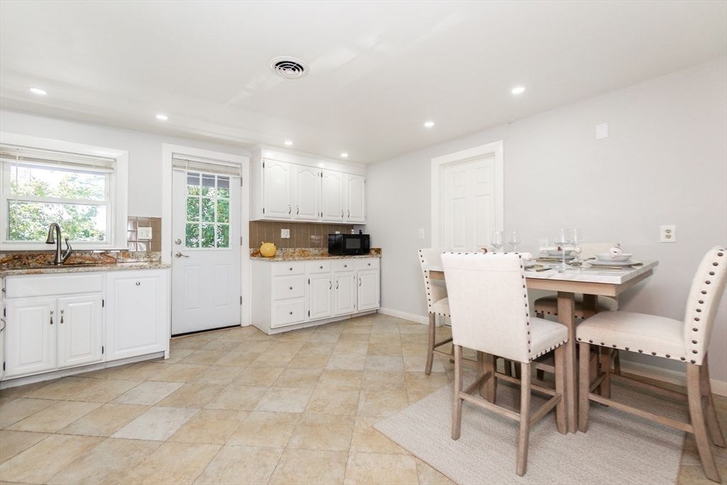 Dining room, Interior, Kitchen, Recessed Lighting