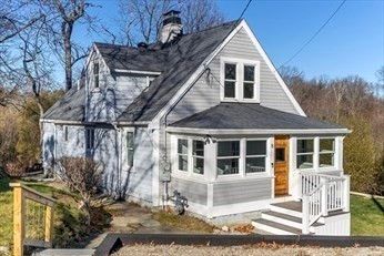 Exterior, Facade, Farmhouse