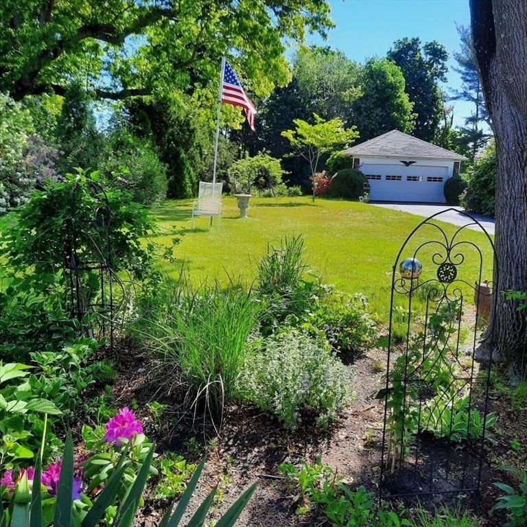 Backyard, Detached Garage, Exterior