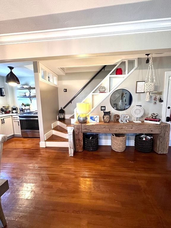 Interior, Pendant Lights, Wood Texture Flooring