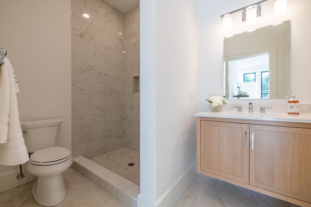 Bathroom, Interior, Marble, Marble Walls, Recessed Lighting