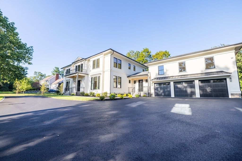 Attached, Exterior, Facade, Farmhouse