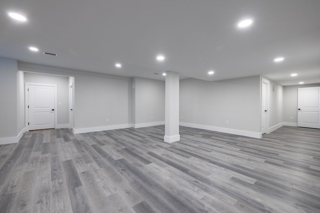 Empty room, Interior, Recessed Lighting, Wood Texture Flooring