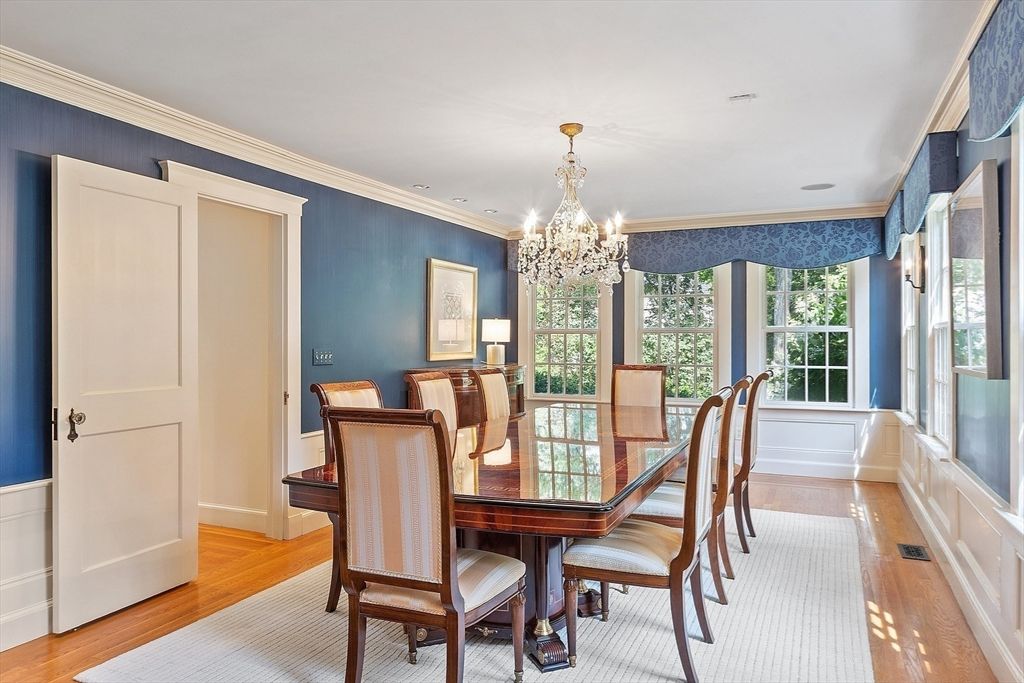 Chandelier, Dining room, Interior, Recessed Lighting, Wood Texture Flooring