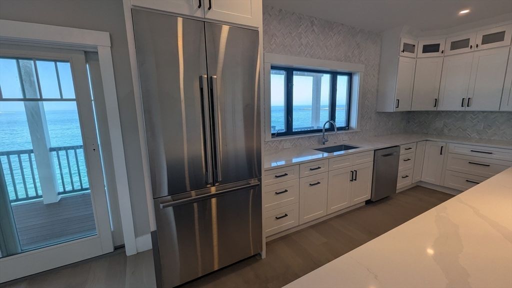 Interior, Kitchen, Recessed Lighting, Water, Wood Texture Flooring