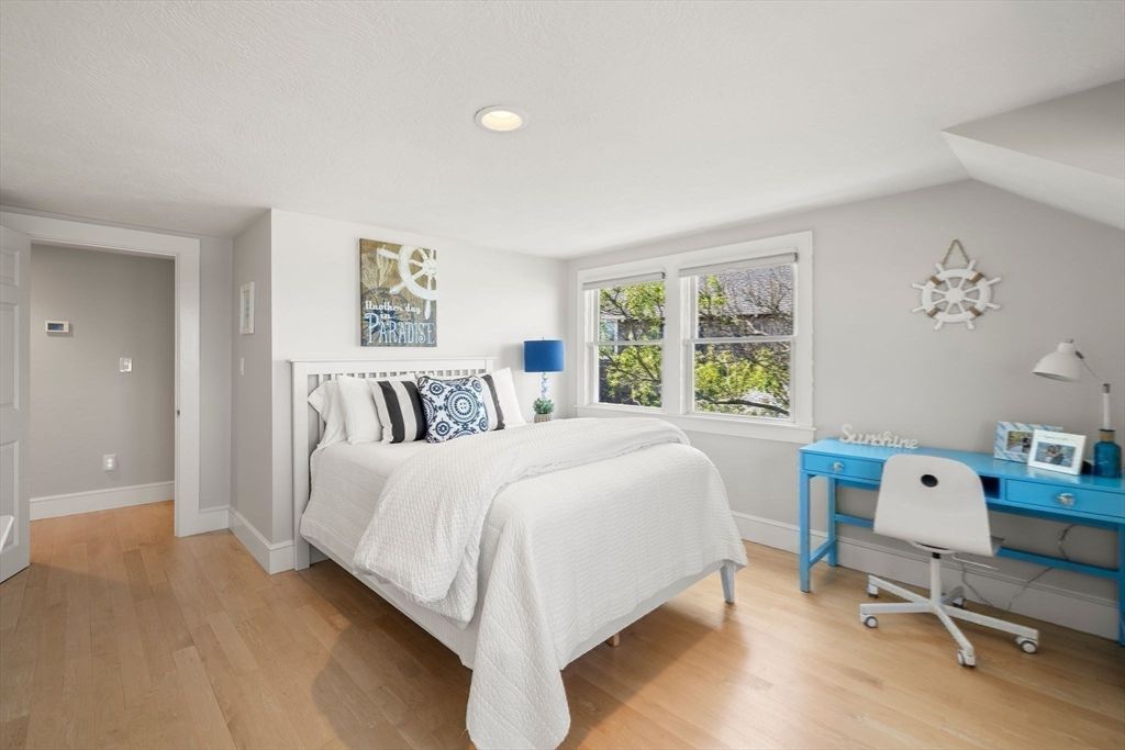 Bedroom, Home Office, Interior, Recessed Lighting, Wood Texture Flooring