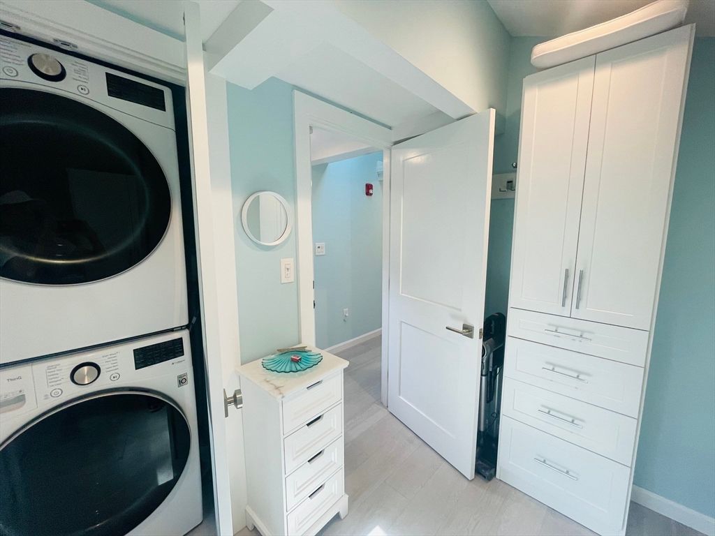 Interior, Utility Closets, Washer, Wood Texture Flooring