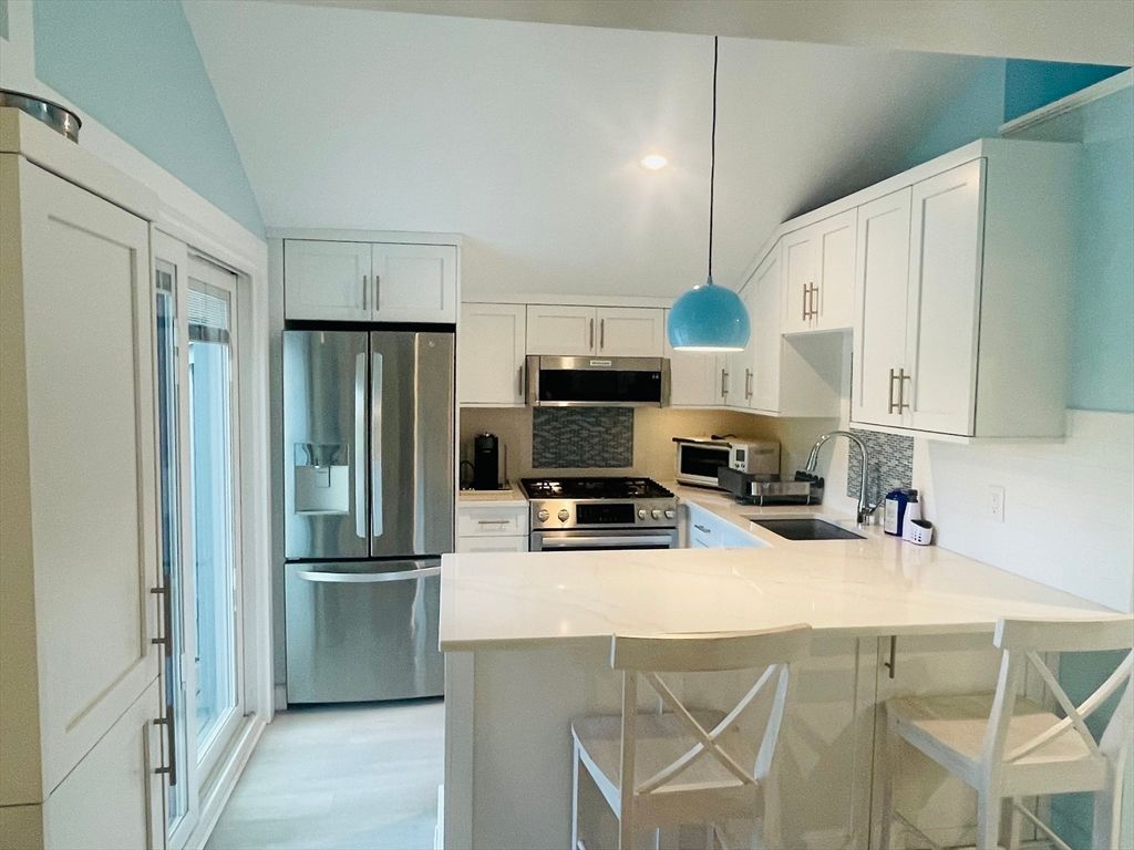 Interior, Kitchen, Pendant Lights, Recessed Lighting, Stainless Steel Appliances