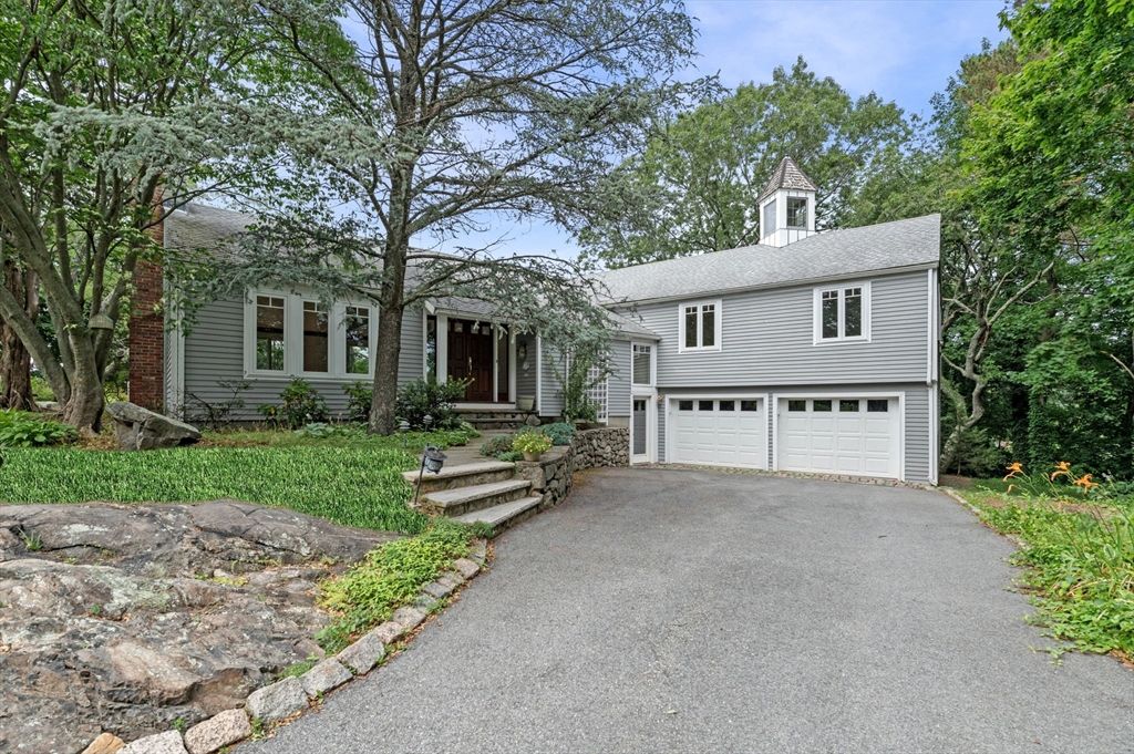 Attached, Exterior, Facade, Brick Facade, Raised Ranch