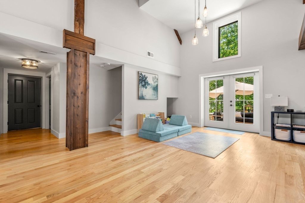 Interior, Pendant Lights, Wood Texture Flooring