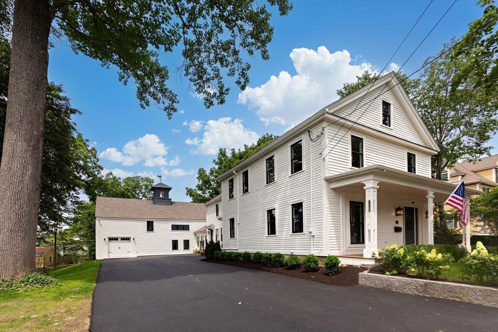 Attached, Exterior, Facade, Farmhouse