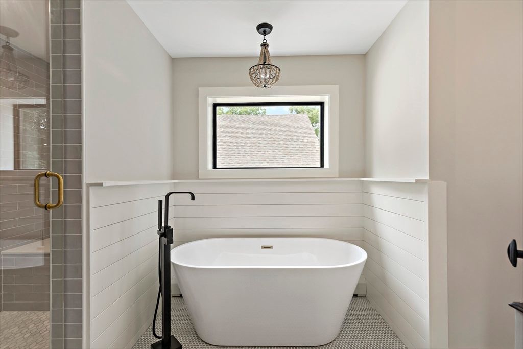 Bathroom, Free Standing Baths, Glass Shower, Interior, Pendant Lights