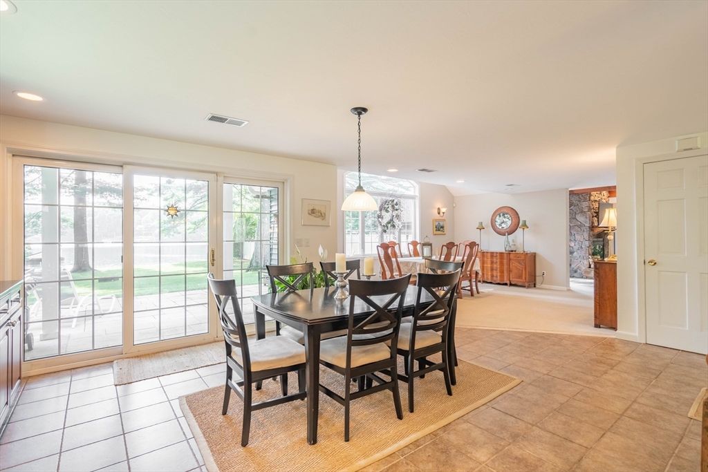 Dining room, Interior, Pendant Lights, Recessed Lighting