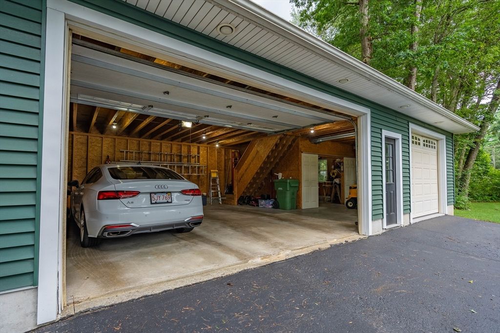 Detached Garage, Exterior