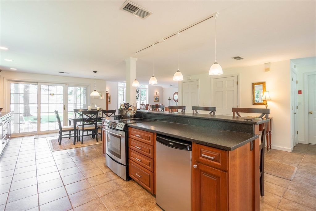Dining room, Interior, Kitchen, Pendant Lights, Recessed Lighting, Stainless Steel Appliances