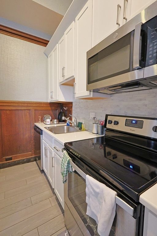 Interior, Kitchen, Stainless Steel Appliances, Wood Texture Flooring