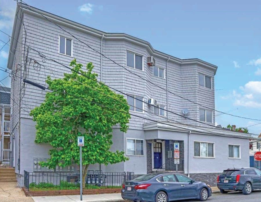 Exterior, Facade, Rowhouse