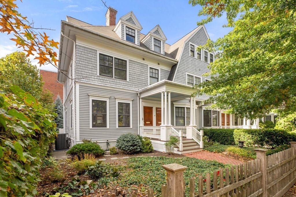 Exterior, Facade, American Foursquare