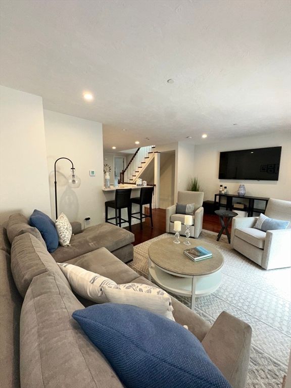 Interior, Living room, Pendant Lights, Recessed Lighting