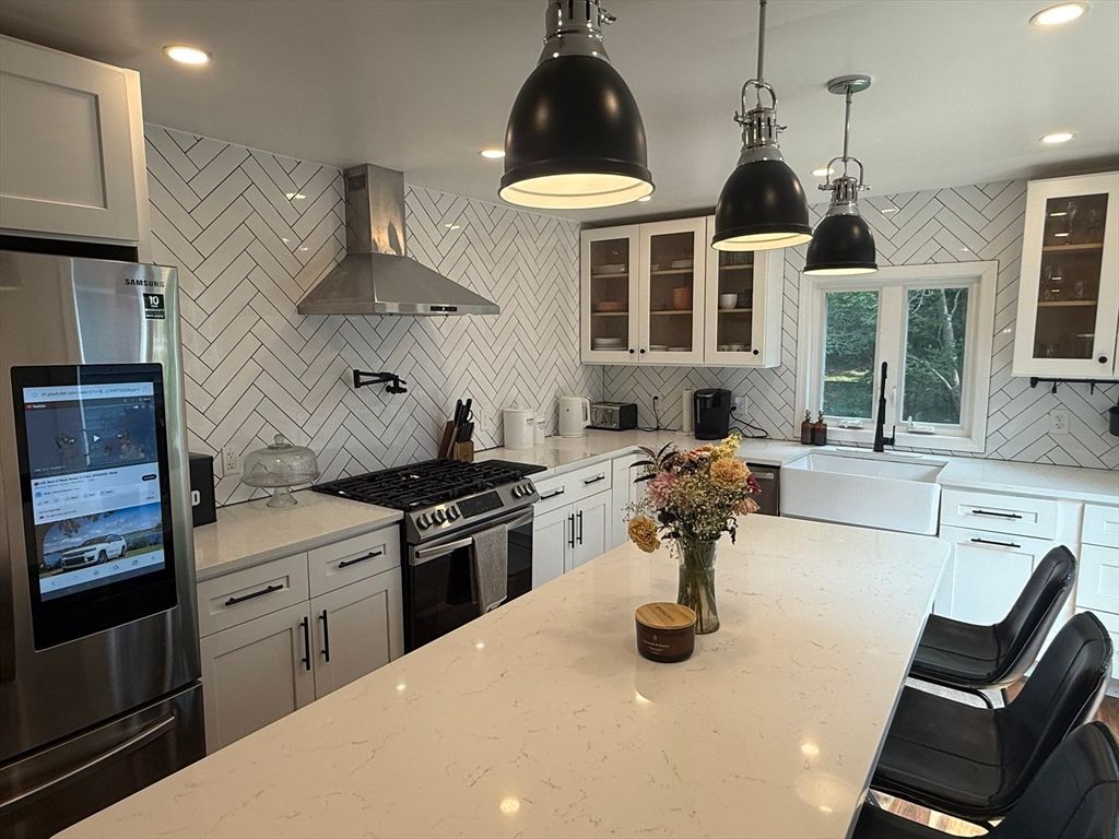 Interior, Kitchen, Pendant Lights, Recessed Lighting, Stainless Steel Appliances