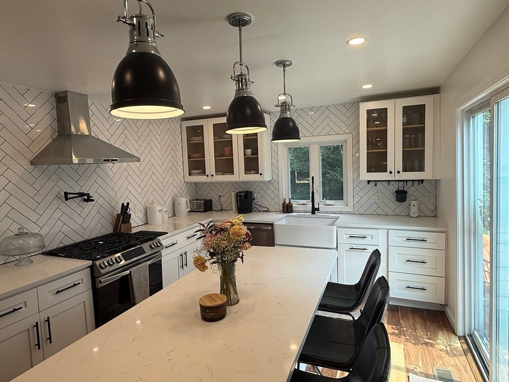 Interior, Kitchen, Pendant Lights, Recessed Lighting, Wood Texture Flooring
