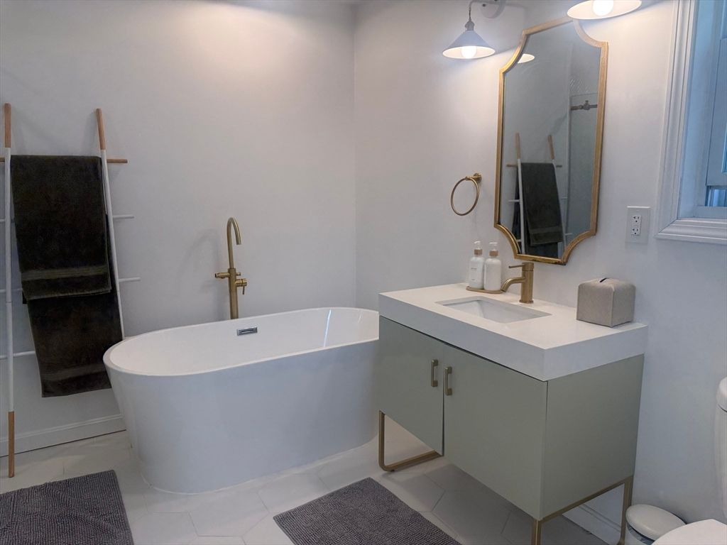 Bathroom, Free Standing Baths, Interior