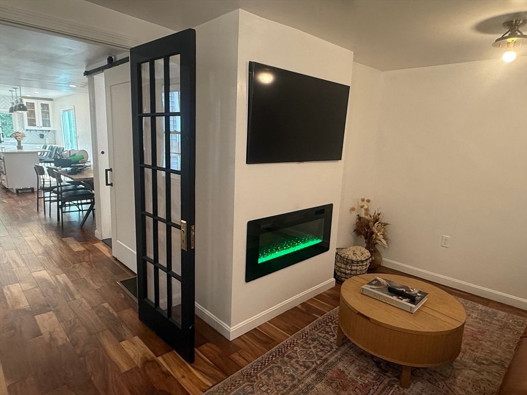 Dining room, Fireplace, Interior, Wood Texture Flooring