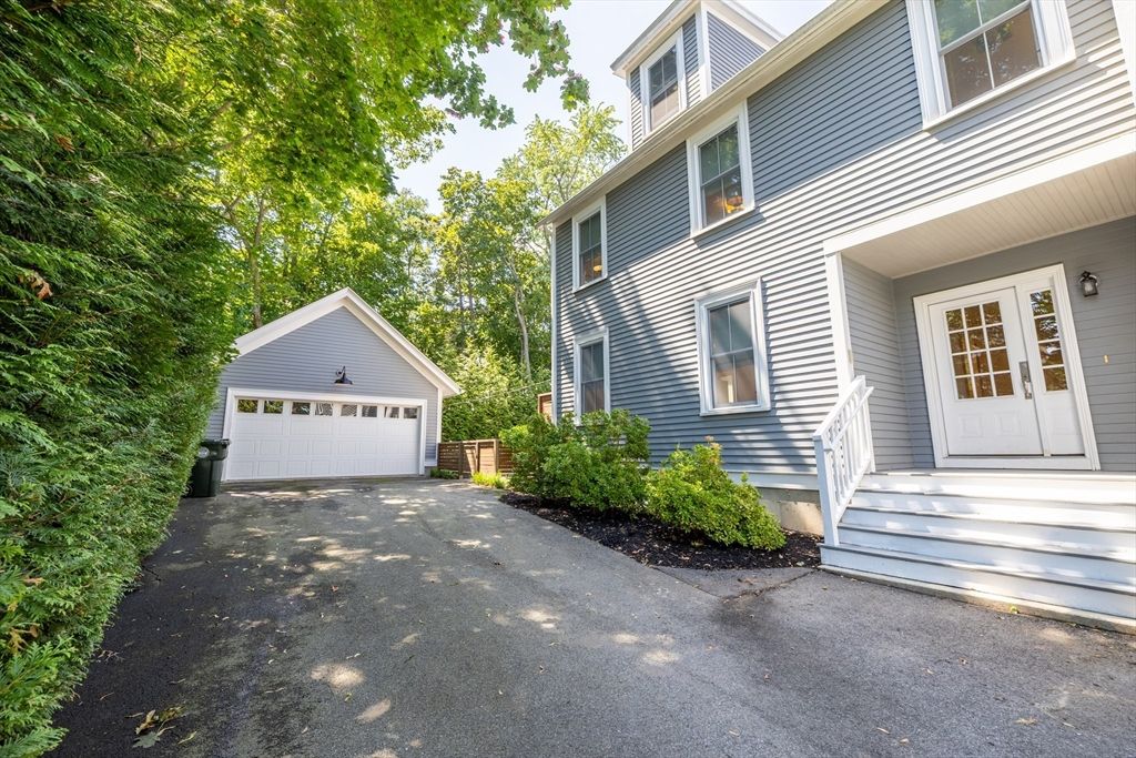 Detached Garage, Exterior