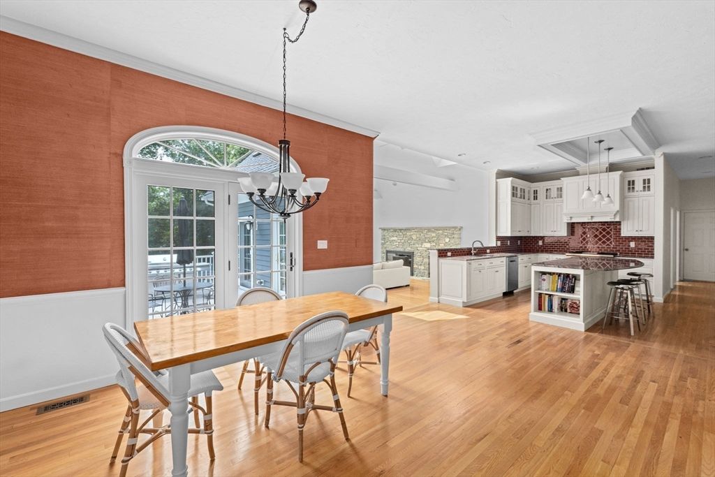 Chandelier, Dining room, Interior, Kitchen, Pendant Lights, Wood Texture Flooring