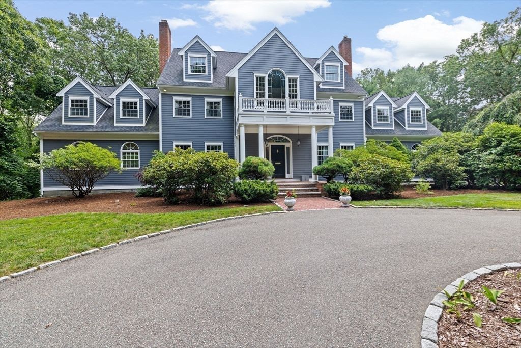 Attached, Exterior, Facade, Queen Anne Victorian