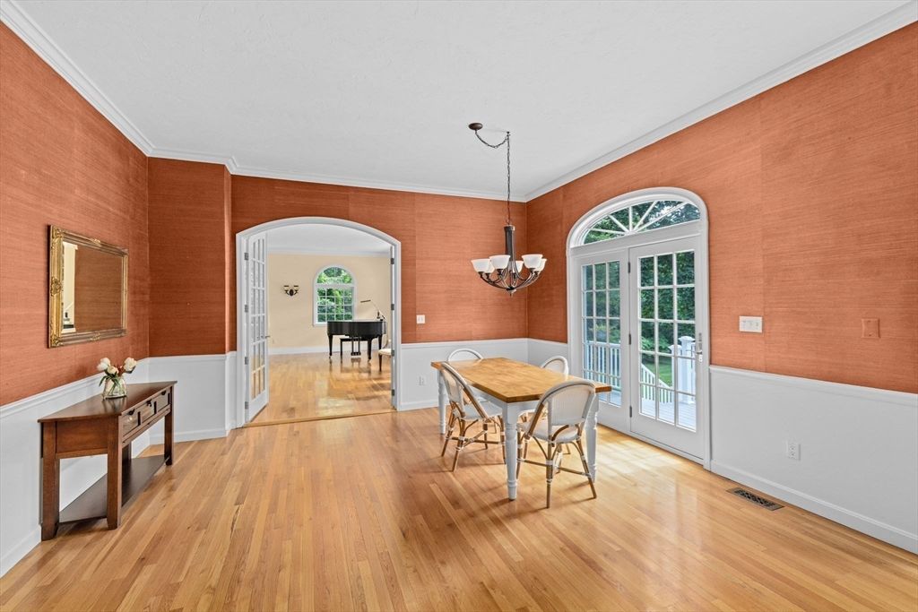 Chandelier, Dining room, Interior, Piano, Wood Texture Flooring