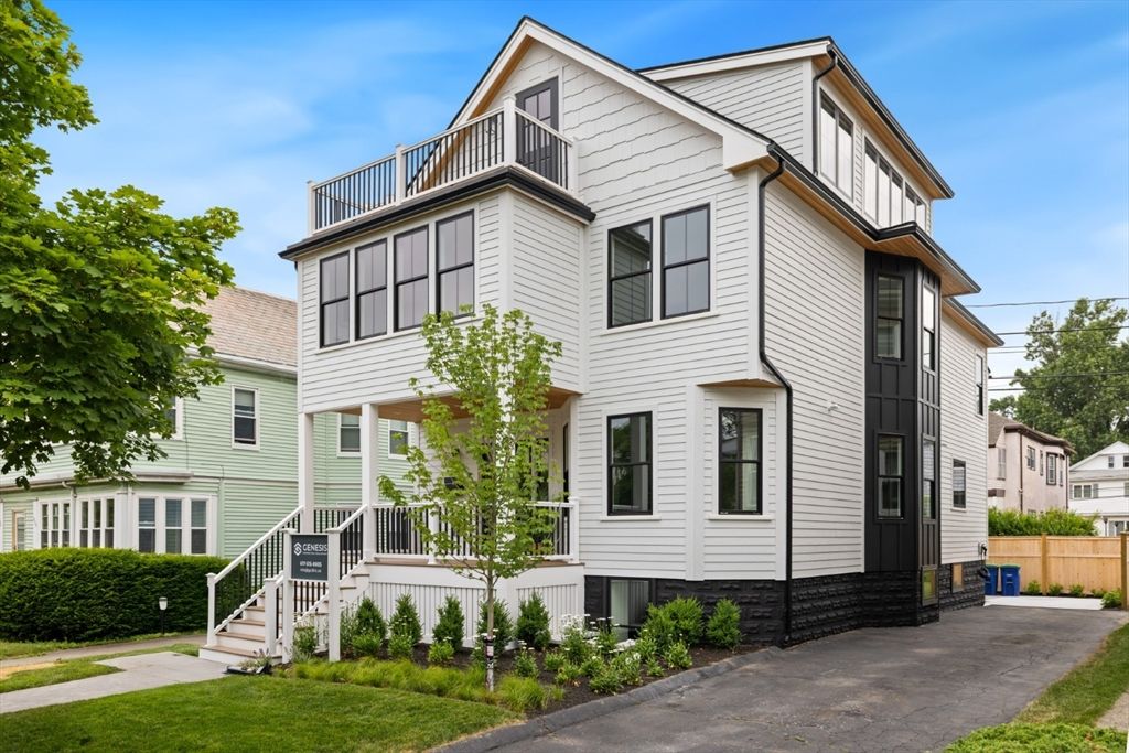 Exterior, Facade, Queen Anne Victorian