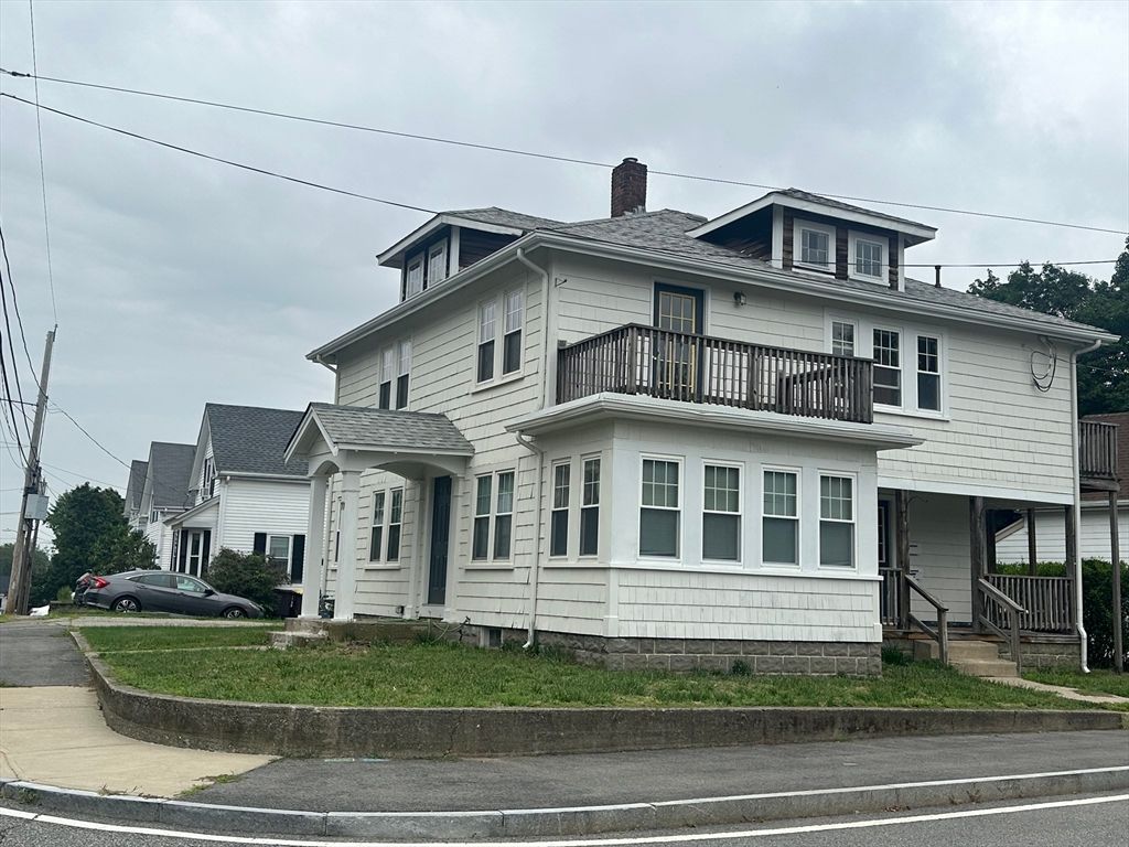 Exterior, Facade, American Foursquare