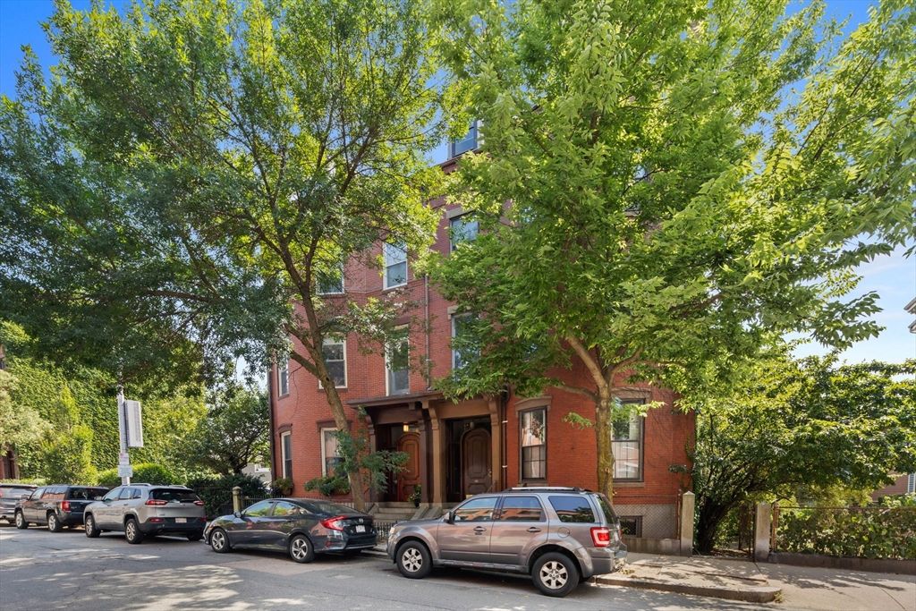 Exterior, Facade, Brick Facade, Rowhouse