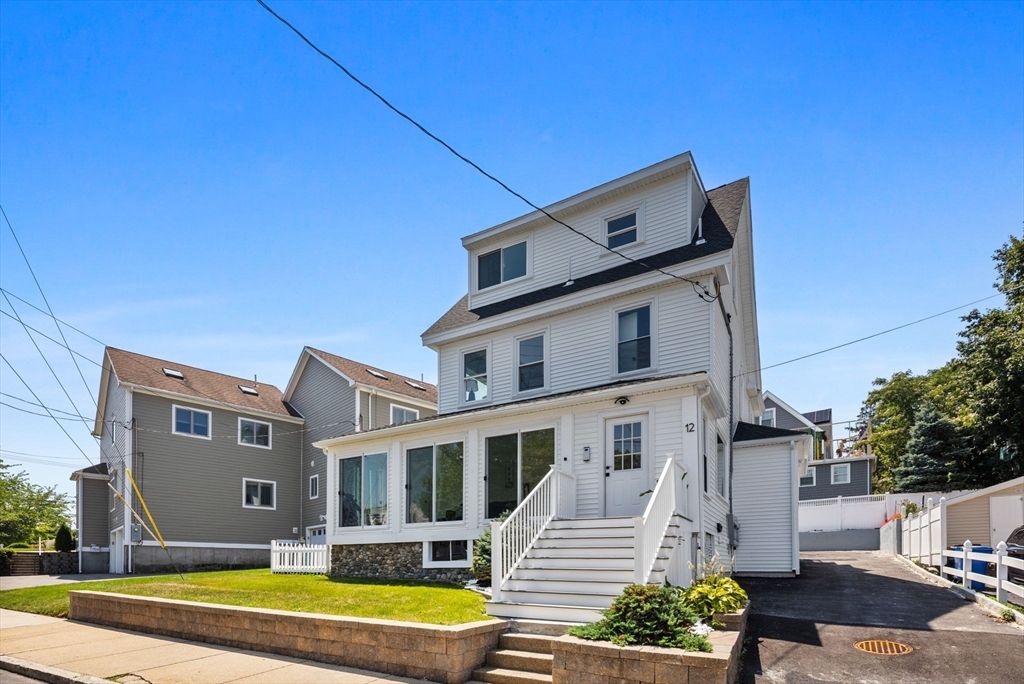 Exterior, Facade, American Foursquare