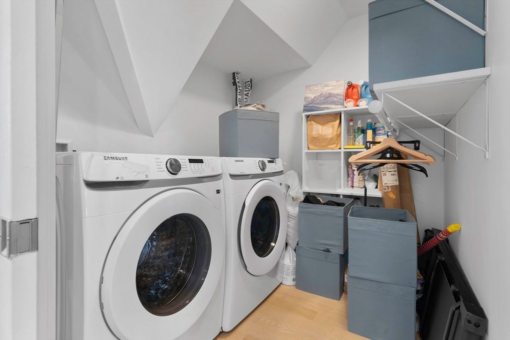 Interior, Washer, Wood Texture Flooring