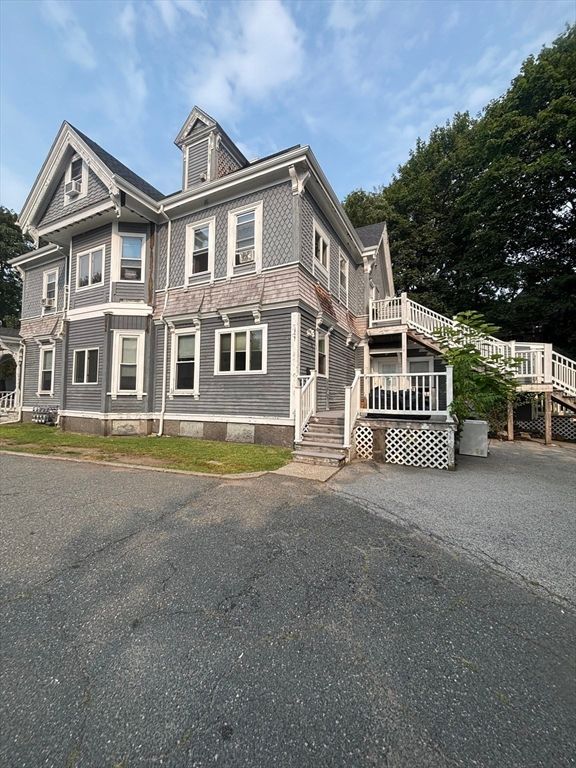 Exterior, Facade, Queen Anne Victorian