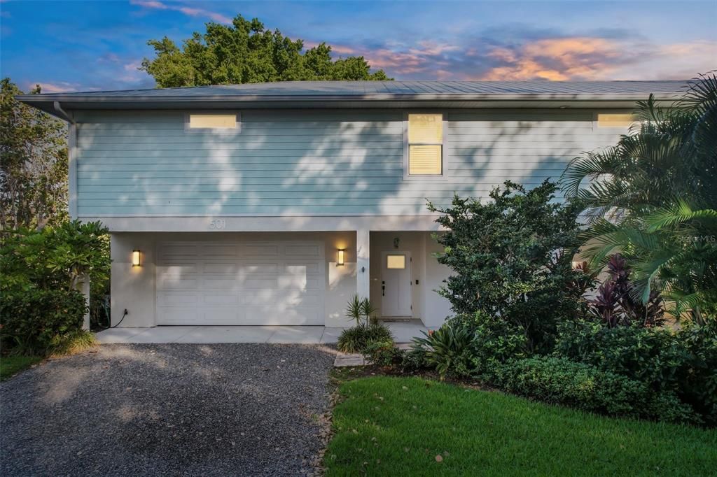 Attached, Exterior, Facade, Modern