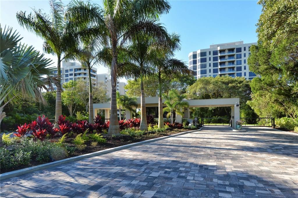 Exterior, Facade, Condo Building