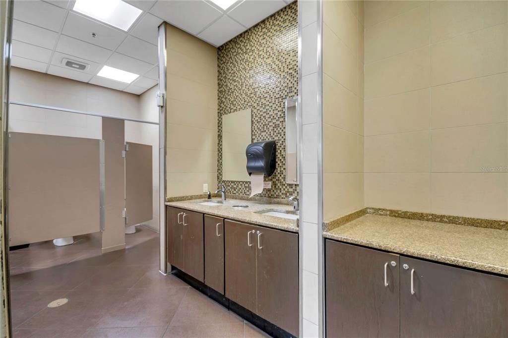 Bathroom, Interior, Recessed Lighting