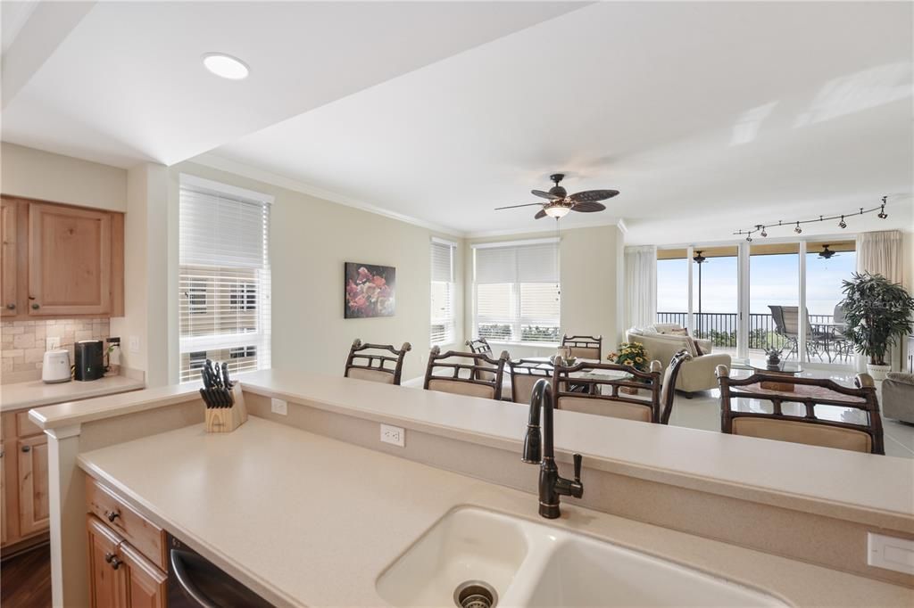 Dining room, Interior, Kitchen, Recessed Lighting