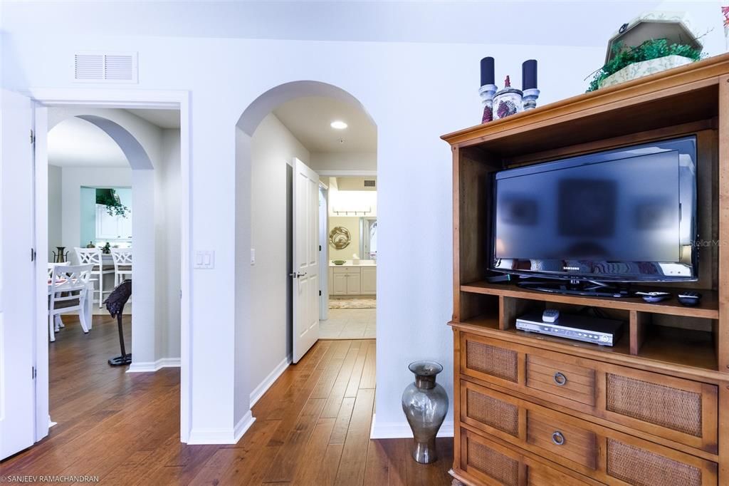 Interior, Recessed Lighting, Wood Texture Flooring