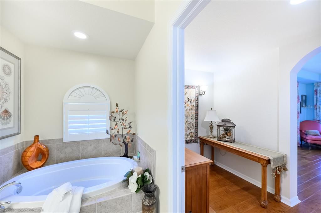 Bathroom, Interior, Recessed Lighting, Wood Texture Flooring