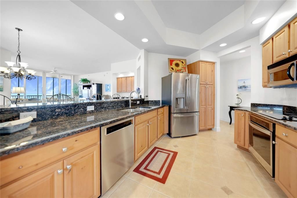 Chandelier, Interior, Kitchen, Recessed Lighting, Stainless Steel Appliances