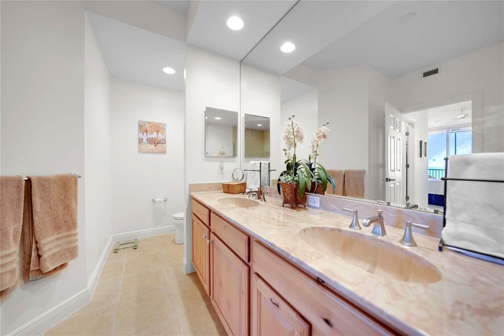 Bathroom, Dual Sink Vanities, Interior, Recessed Lighting