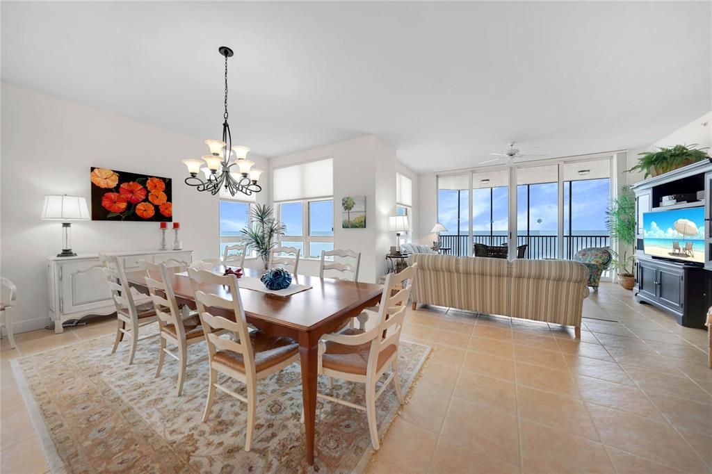 Chandelier, Dining room, Interior, Living room