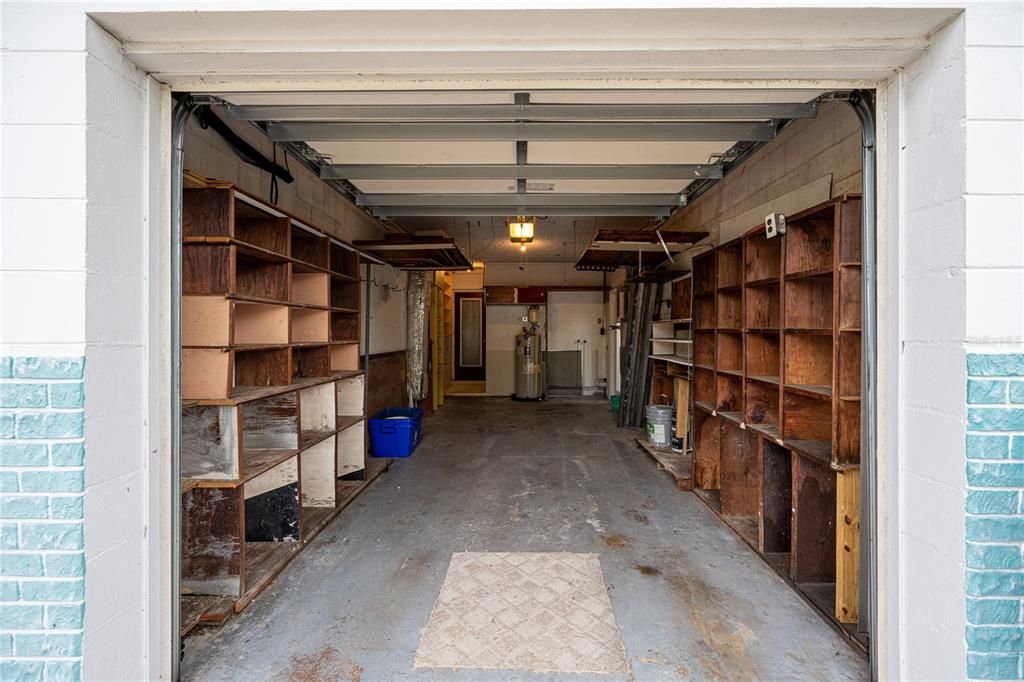 Garage, Interior, Wooden Beams