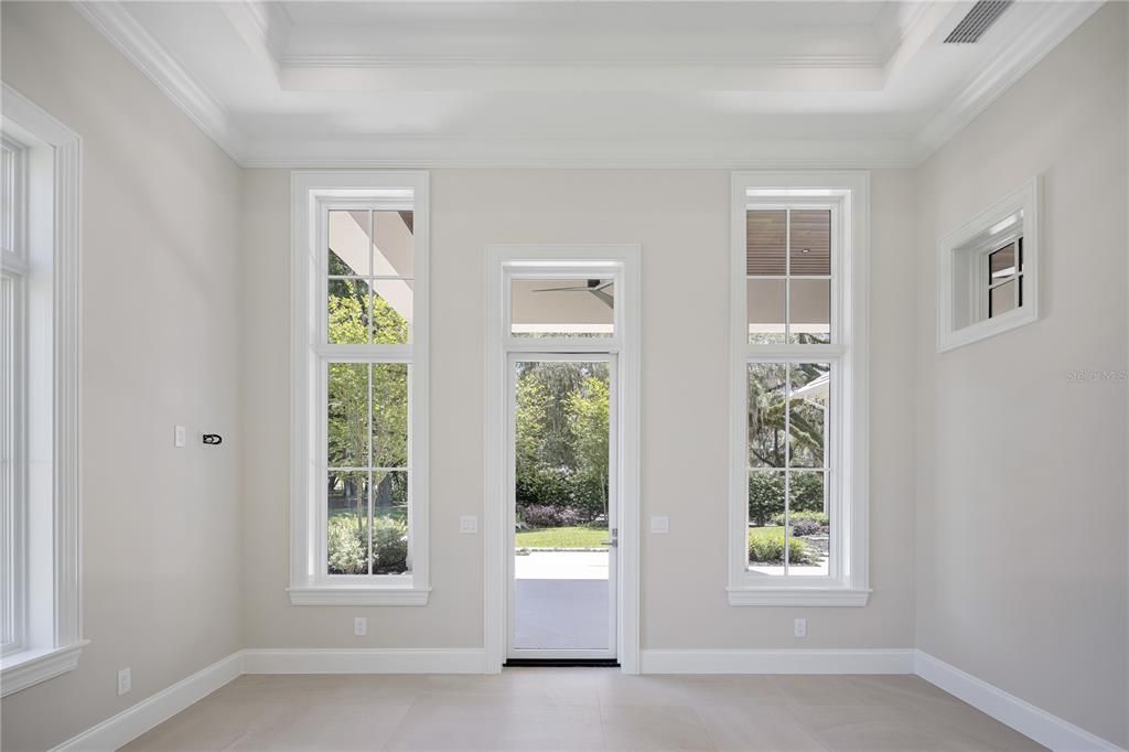 Empty room, Interior