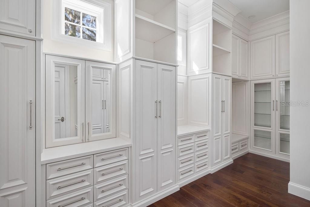 Interior, Walk-in Closets, Wood Texture Flooring