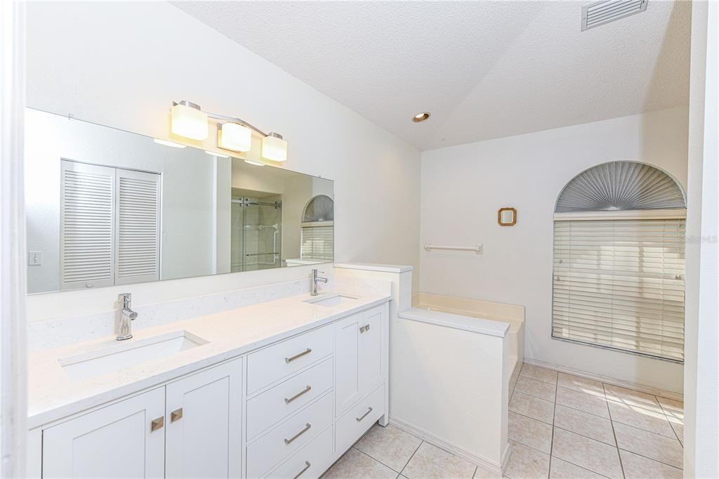 Bathroom, Dual Sink Vanities, Interior, Recessed Lighting